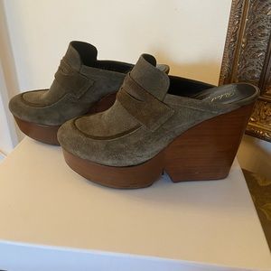 High heeled platform in hunter green color,  size 37,5, worn twice